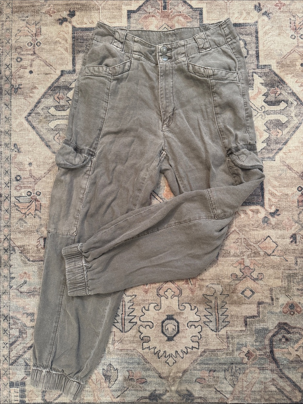 American Eagle Women’s Casual Cargo Jogger Pants in Olive Green